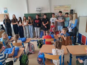 Deváťáci v 1. třídě